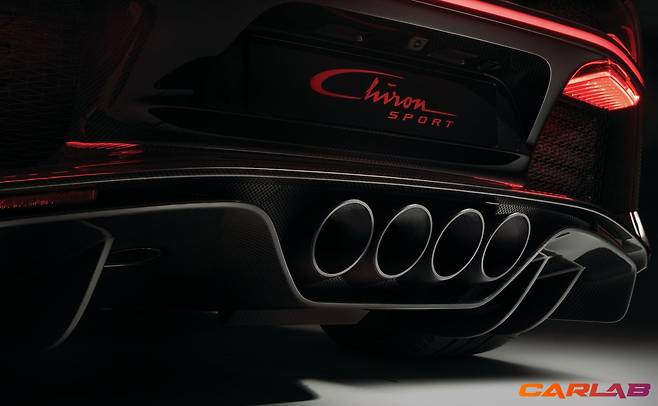 시론 스포트의 배기구는 원이 4개