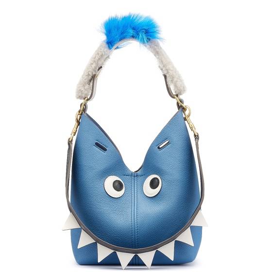 버킷백의 소재와 컬러를 고르고 어깨끈과 참장식 등을 추가로 구입해 가방에 매달 수 있도록 해 나만의 가방을 만들 수 있도록 했다. [사진 안야 힌드마치]