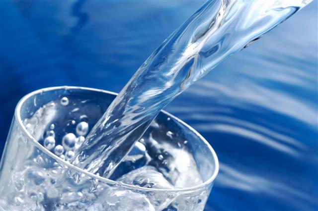 물을 마셔서 갈증을 해소하는 것은 간단해 보이지만 외부 자극에 대한 뇌 신경세포의 반응을 이해할 수 있는 중요한 과정이다. 미국 하버드 공중보건대 제공