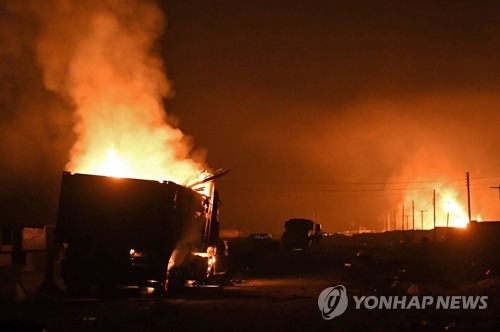 쿠르드 진영에 합류하던 시리아 친정부군 호송대 터키군에 피격 [AFP=연합뉴스]