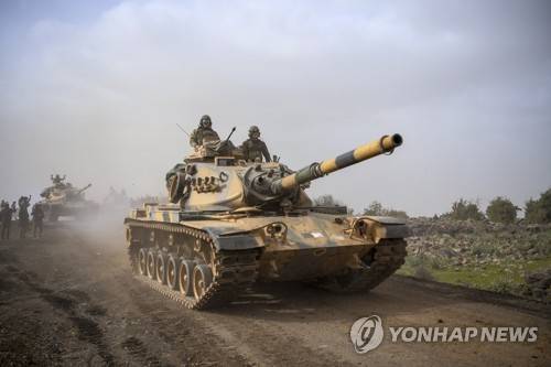 시리아 아프린으로 진격하는 터키군 탱크 [AP=연합뉴스]