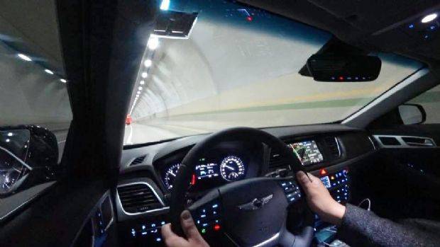 터널 내부를 통과중인 제네시스 G80 디젤 (사진=지디넷코리아)