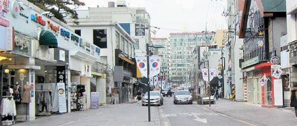 서울 압구정 로데오 거리의 빌딩이 최근 잇따라 거래됐다. [사진 제공 = 강남구청]