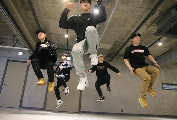 세계 1위 댄스팀 저스트절크. 현재 평균 연령 23세, 13명의 멤버로 구성되어 있으며 2008년 창단했다./오종찬 기자