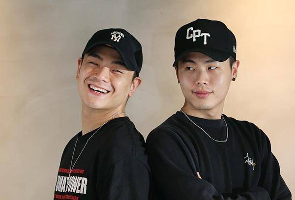 중학교 동창으로 2008년 저스트절크를 함께 창단한 최준호와 성영재(27세)./오종찬 기자