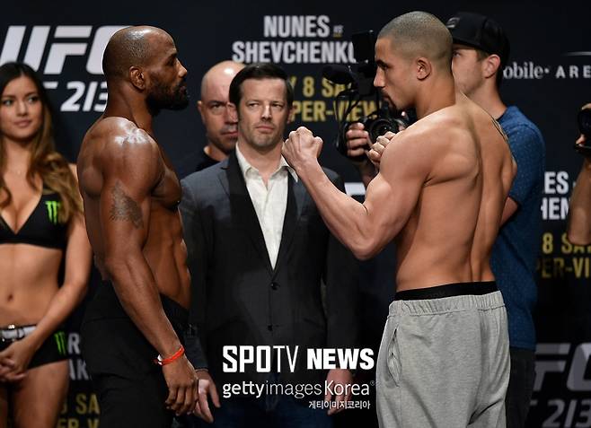 ▲ 요엘 로메로(왼쪽)와 로버트 휘태커의 재대결이 추진되고 있다.