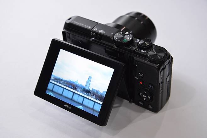 니콘 쿨픽스 A900.