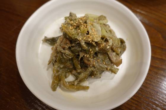 토란대나물. 토란대는 된장을 담가주는 김광신 할머니가 말려 보낸 것이다.