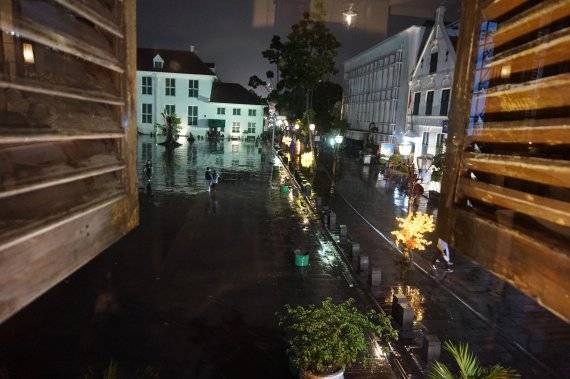 카페 바타비아 2층에서 내려다 본 파타힐라 광장.