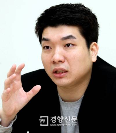 한때 공개적으로 일베 회원임을 밝혔던 윤수황 노무사가 19일 경향신문과의 인터뷰에서 일베 폐쇄를 주장하고 있다. 김기남 기자