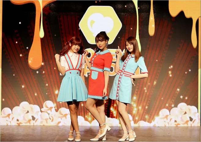 걸그룹 '허니팝콘'. 왼쪽부터 사쿠라 모코, 미카미 유아, 마츠다 미코. (제공 사진)