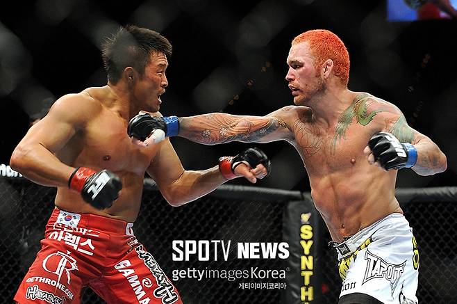 ▲ 추성훈은 2010년 7월 UFC 116에서 크리스 리벤에게 경기 종료 20초를 남기고 트라이앵글초크에 걸려 졌다.