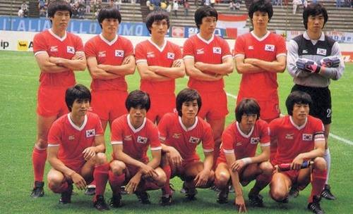 붉은 유니폼을 입고 출전한 1986년 멕시코 월드컵. [사진=대한축구협회]