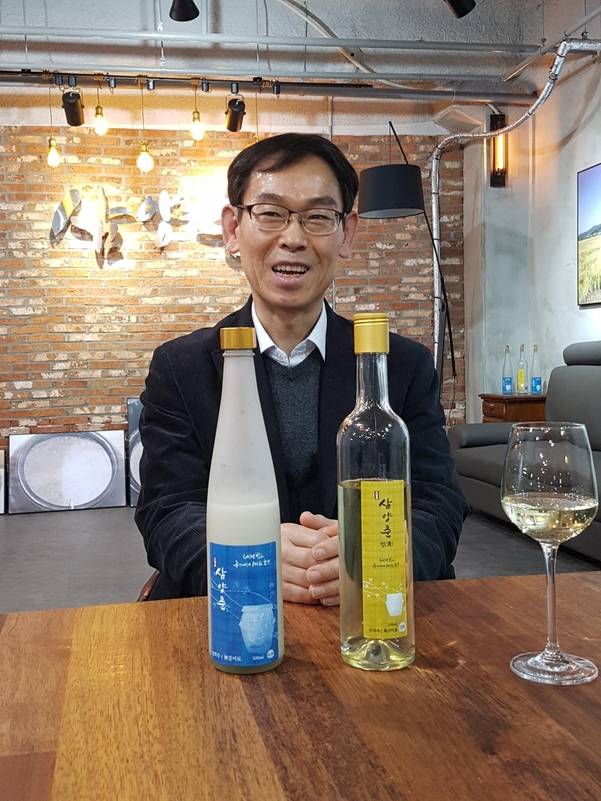 인천 남동공단에 자리한 송도향전통주조의 강학모 대표는 “유명 외국 와인에 뒤지지 않는 고급 전통주를 반드시 대중화시키겠다"고 말했다. /박순욱 기자