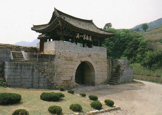 경상도 일대를 의미하는 '영남'이란 말의 어원이 된 조령관의 모습. 조령관은 철령관과 함께 한반도에서 매우 중요한 관문으로 여겨져왔다.(사진=경북북부권문화정보센터)