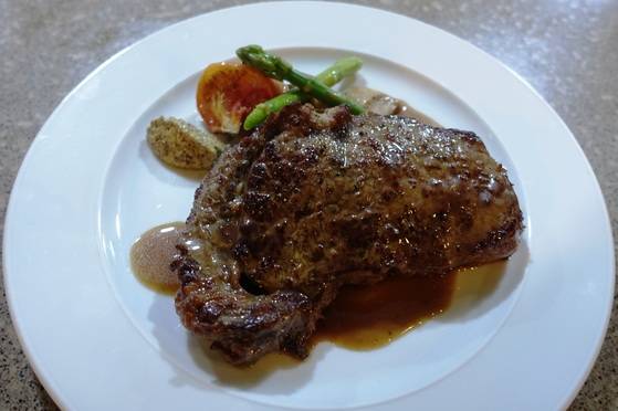 꽃등심 스테이크(250g 3만5000원)