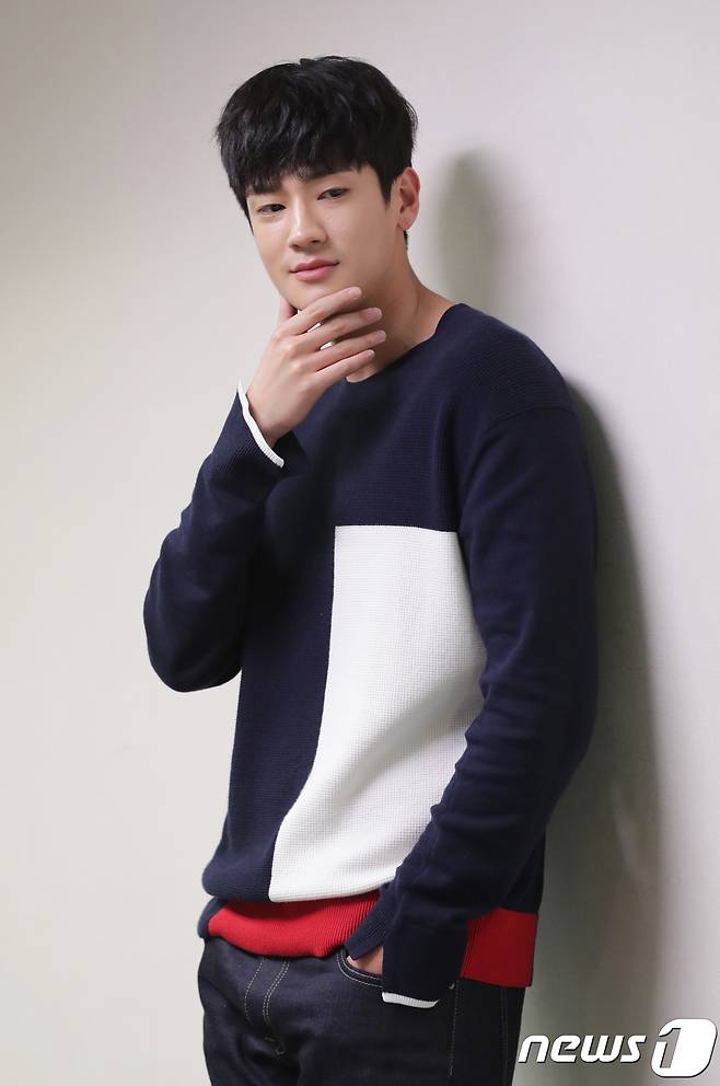 최근 종영한 드라마 '미스티'에 출연한 배우 구자성이 29일 오후 서울 종로구 뉴스1 본사에서 인터뷰를 하기에 앞서 포즈를 취하고 있다. 2018.3.30/뉴스1 © News1 이재명 기자