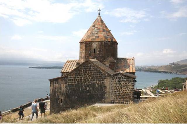▲아르메니아 세반 호숫가의 세반느반크 교회Ⓒ유재원