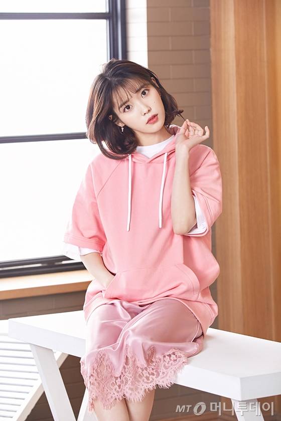 가수 아이유/사진제공=뉴발란스