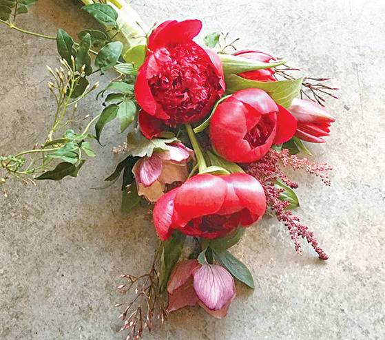 대담한 컬러의 꽃으로 포인트를 주기도 한다. [사진 엘리제플라워]