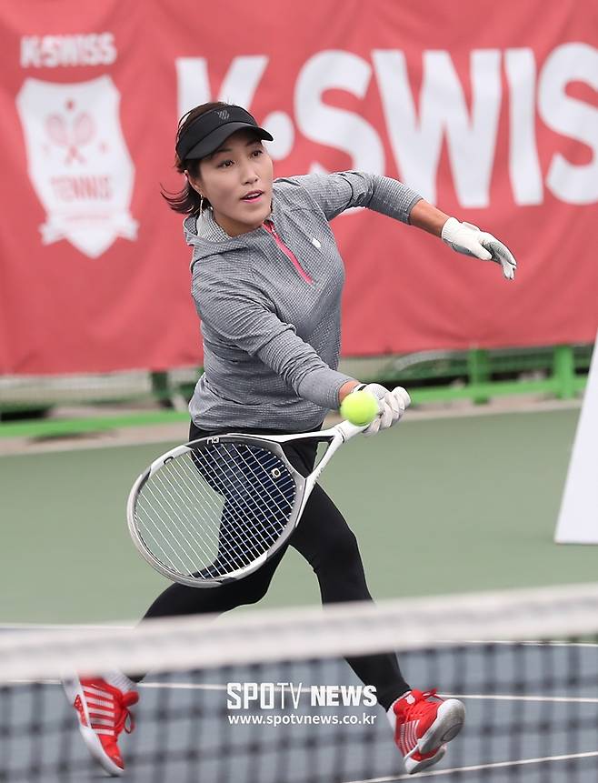 ▲ 2018년 케이스위스 테니스 챔피언십 여자 국화부에서 우승한 김선영 ⓒ 목동, 한희재 기자
