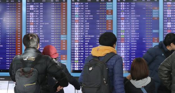우리나라 주변 항로들의 병목 현상 탓에 여객기 도착과 출발이 자주 늦어진다. 유럽과 중국 행 여객기가 많이 쓰는 베이징 항로가 대표적이다. [연합뉴스]