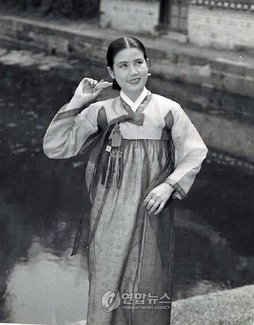 (6.25) 1953년 영화배우 최은희 2 [연합뉴스 자료사진]