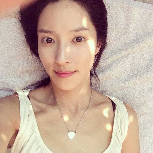 플라이업엔터테인먼트는 19일 소속사 배우 왕빛나가 배우자와 이혼 조정 중이라고 밝혔다. <왕빛나 인스타그램 캡처>