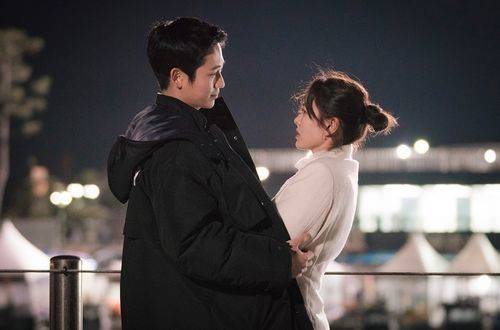 '밥 잘 사주는 예쁜 누나'에서 손예진과 5살 차 커플로 호흡을 맞추고 있는 정해인. [사진 JTBC]