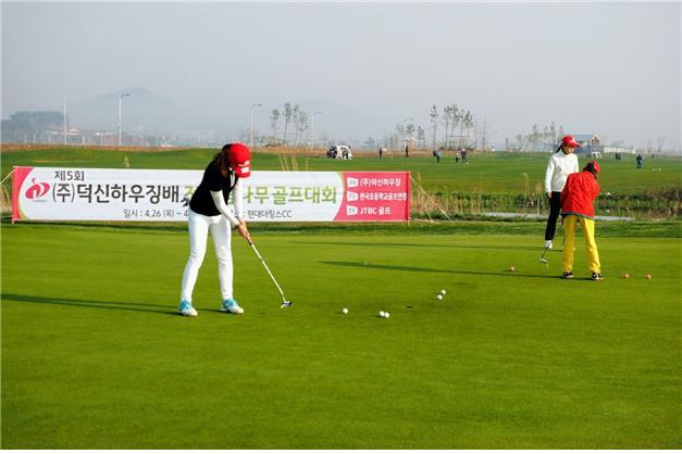 전국남녀 꿈나무 골프대회'(덕산하우징 제공)© News1
