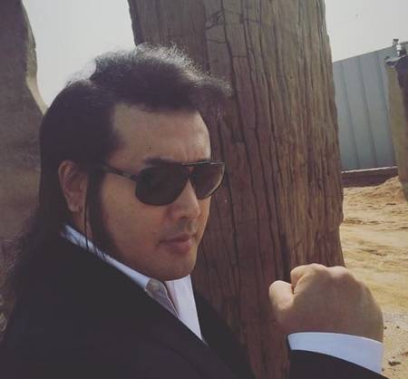 김사랑이 2016년 3월 31일 SNS에 게재한 김보성 사진. 당시 김사랑은 김보성의 소아암 환자돕기 활동을 홍보해줬다.