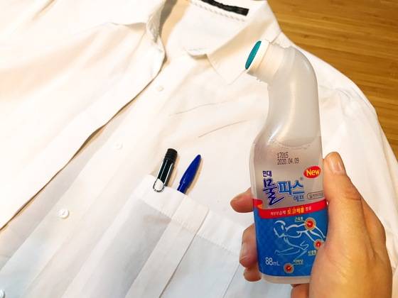 흰 셔츠에 묻은 볼펜, 사인펜 자국은 물파스로 잘 지워진다.