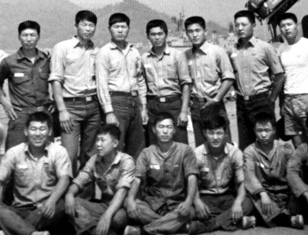 당시 메콩강 부두에 모인 북한함 장병들이다. /십자성구출작전동지회