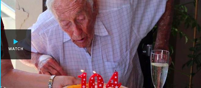 104세 생일을 맞은 데이비드 구달. 엑시트인터네셔널 홈페이지 갈무리.
