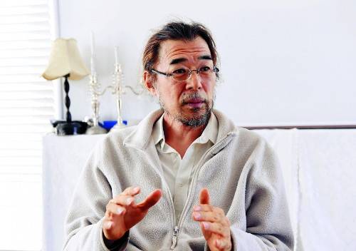 최정훈 선교사가 30일 인천 중구의 작업실에서 복음을 전하는 일러스트레이터로서의 삶을 소개하고 있다. 인천=신현가 인턴기자