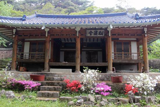 구찬회의 고려말 조상 구홍과 임진왜란 의병장 구회신을 섬기는 재실 송계당. 구찬회 생가 바로 뒤에 있다. ⓒ정만진