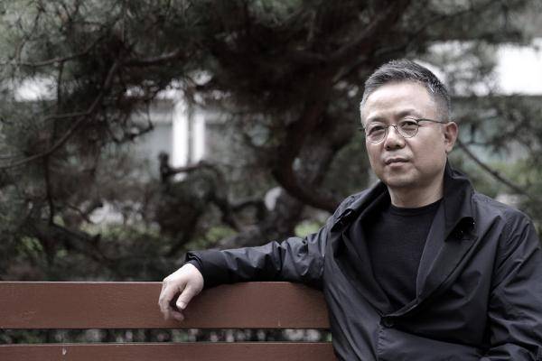 “인문학은 자기를 심오하게 보는 연습입니다. 나와 상관 없고, 심지어 몰라도 되는 정보의 바다에 빠지면 순식간에 길을 잃고 정신을 놓쳐버립니다.”