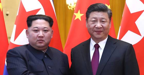 북한 김정은 노동당 위원장이 지난 3월 중국을 방문해 시진핑 국가주석과 회동했다. [AP=연합뉴스]