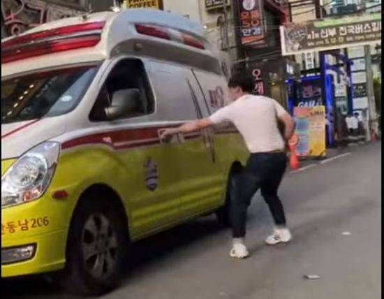 구급차를 훔치려고 시도하는 A씨 / 사진=유튜브 채널 이종태 영상 캡처