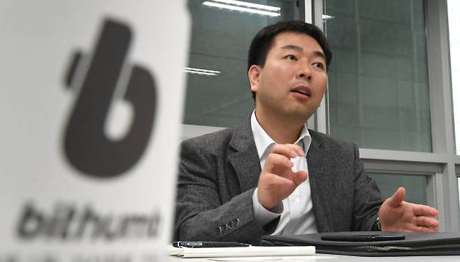 허백영 빗썸 대표가 본지 단독 인터뷰를 통해 최근 논란이 됐던 팝체인 상장 논란에 대해 입을 열었다.