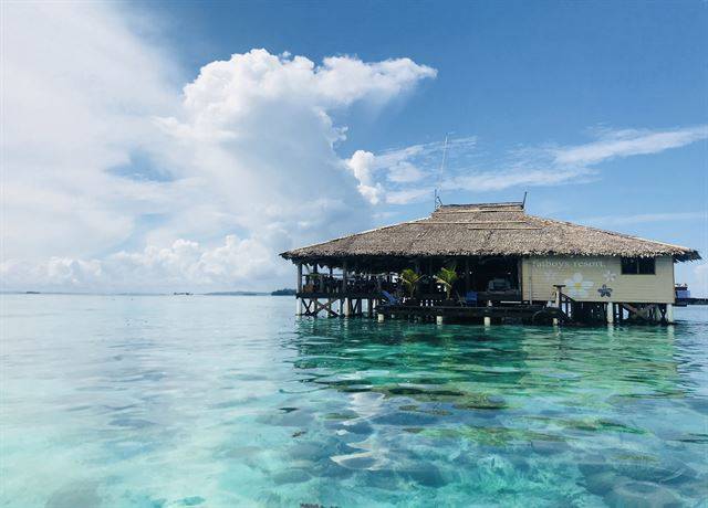 리조트 앞이 바로 다이빙과 스노클링 장소다.