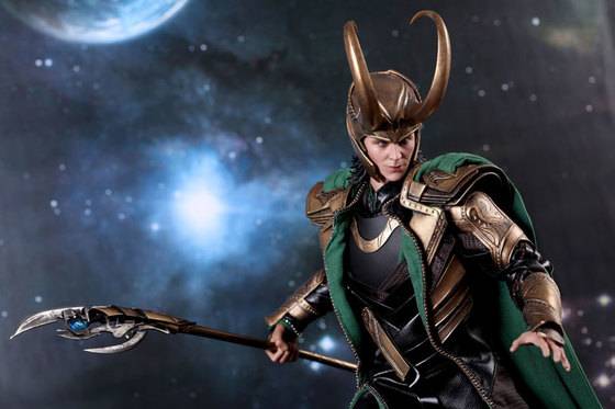 타노스의 명령으로 지구를 쳐들어 온 로키. [영화 어벤져스]