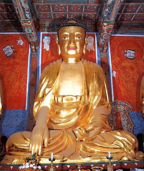 전북 완주 송광사의 본존불