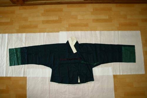 송광사 목조관음보살좌상에서 나온 복장물 중 하나인 경안군의 저고리는 무병장수를 기원하는 마음이 담겨 있다.