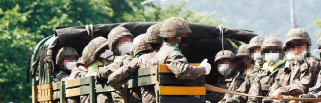 일부 남성들은 군입대 등 남성이 역차별 당하고 있다는 주장을 펴기도 한다.