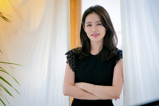손예진은 "드라마를 보면서 어떤 부분에서 답답해할지 눈에 보였다"면서도 "하지만 그 부분이 조금씩 바뀌었다면 전혀 다른 드라마가 됐을 것"이라며 결말에 만족감을 표했다.[사진 엠에스팀엔터테인먼트]