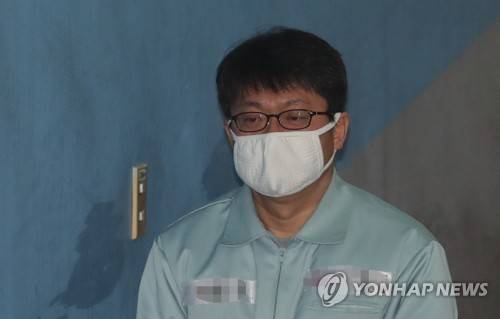 MB 소환일에 공판 출석하는 김진모[연합뉴스 자료사진]
