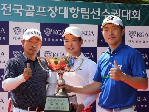 올해 골프장대항팀선수권. 단체팀 우승자인 라헨느 골프장. 51년된 이 대회는 예전만큼의 흥행도 참여도 없고 초라해졌다. [사진=KGA]