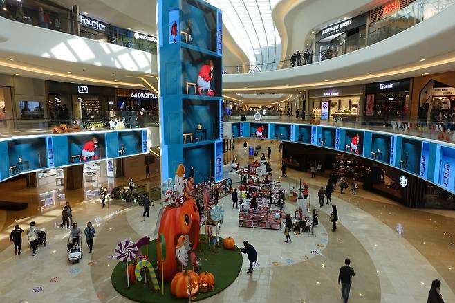 지난해 문을 연 스타필드 고양. 반려견 동반 고객도 입장할 수 있다.  박경만 기자 mania@hani.co.kr