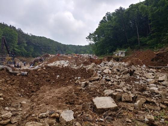 경기도 광주시 곤지암읍 신대리 옛 남양 신경정신병원 건물이 허물어졌다. 곤지암 정신병원으로 세간에 알려진 건물이다. 공포체험 성지로 꼽혔었다. 김민욱 기자